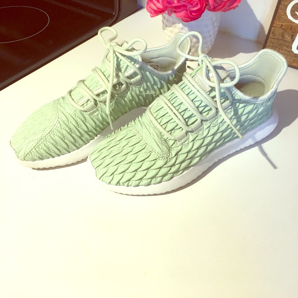 Women’s Adidas Tubular shoes like new!!